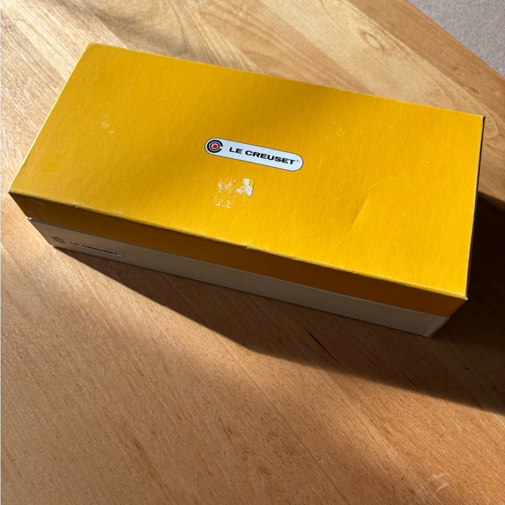 Le Creuset Ramequin d'Amour New in Yellow Box Set of 2 White Heart Ramekins - Picture 2 of 9